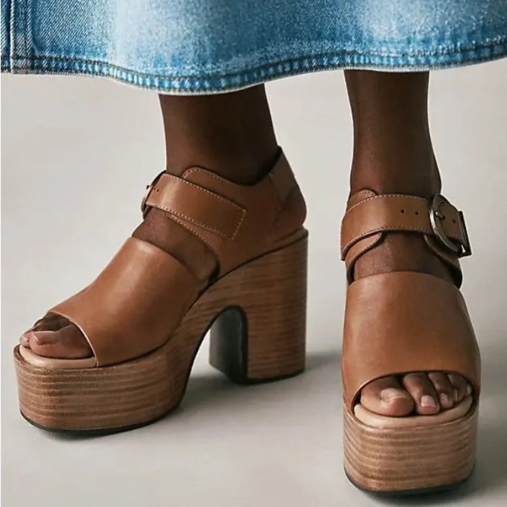 NWT Seychelles Brown Wedge Sandals - Picture 3 of 3